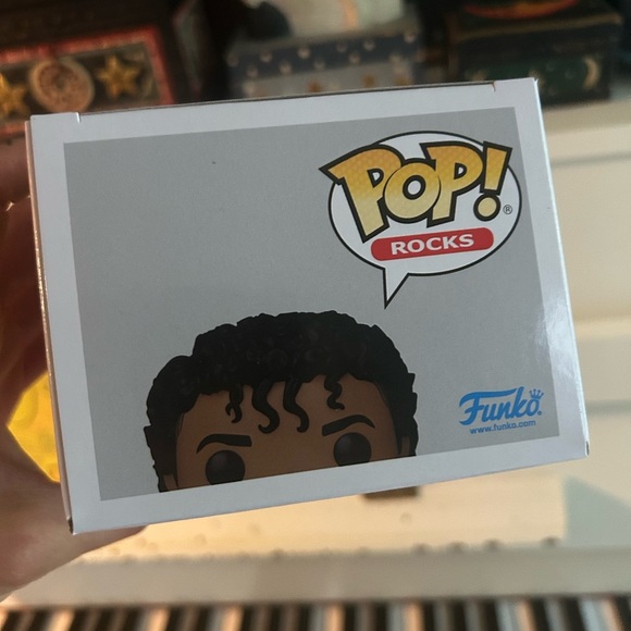 Funko Pop Micheal Jackson with Red Outfit 359 - Picture 3 of 8